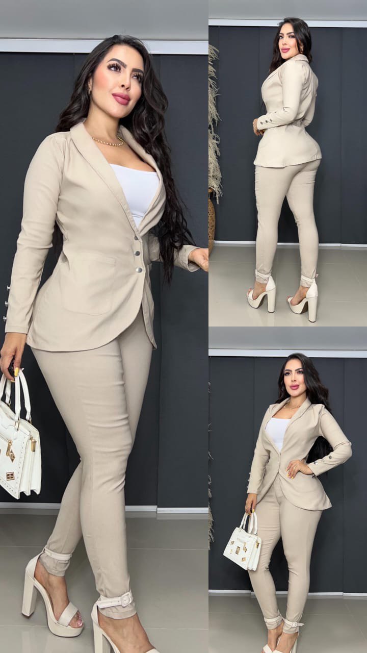 Conjunto de mujer beige de tres piezas, blazer, pantalón ajustado y top blanco, moda elegante